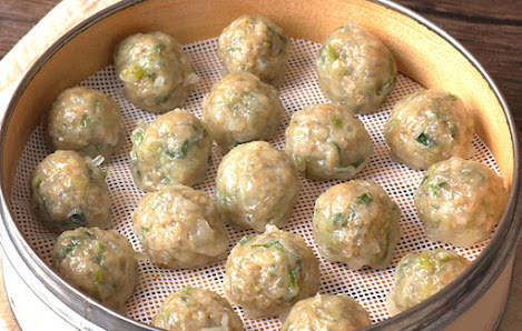 Vietnamese Steamed Rice Balls with Herbs
