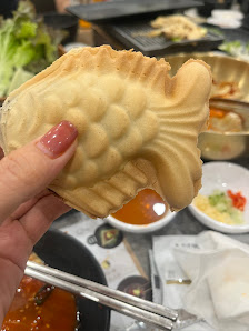 Bánh cá (fish-shaped cake)