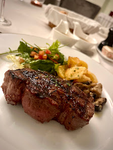 Steak with Roasted Potatoes and Mushrooms