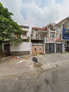The image shows a street view of an urban area in Thao Dien, Saigon with residential buildings and some commercial establishments visible on the right