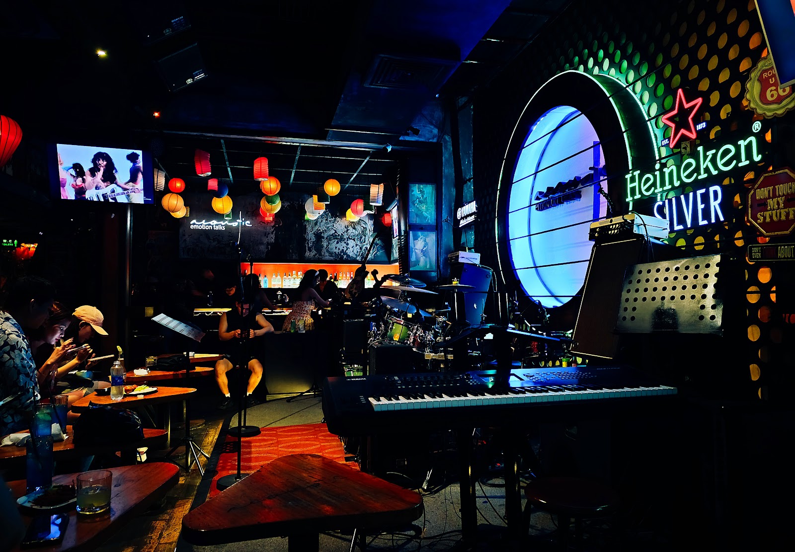 Acoustic Bar - Ngô Thời Nhiệm - Live Music Bar in Thao Dien