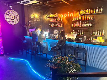 Apini Social Lounge Bar in Ha Noi - exterior