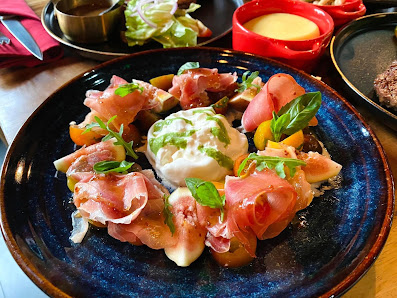 Prosciutto and Melon Salad with Burrata