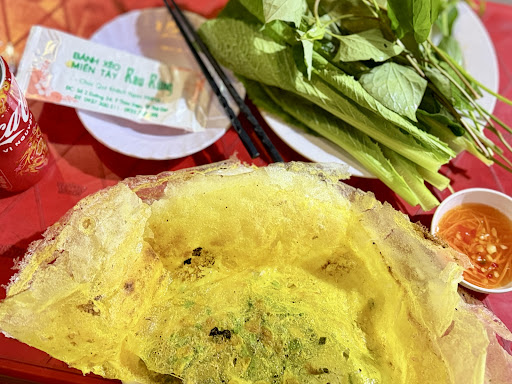 Bánh xèo rau rừng Asian restaurant in Thao Dien - exterior