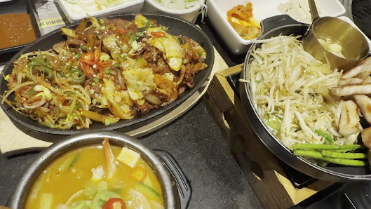 Vietnamese restaurant platter