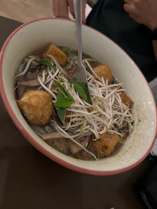 Soup with tofu puffs and bean sprouts