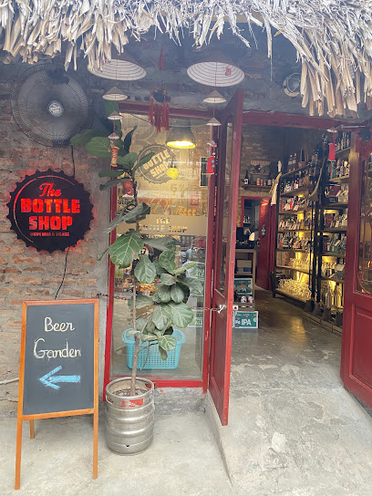 Bia Hơi Đồng Chí Beer garden in Ha Noi - exterior