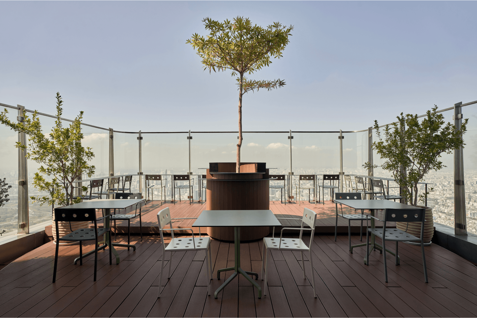 Blank Lounge Landmark - Highest Cafe & Bar Lounge in Vietnam photo 4 in Thao Dien