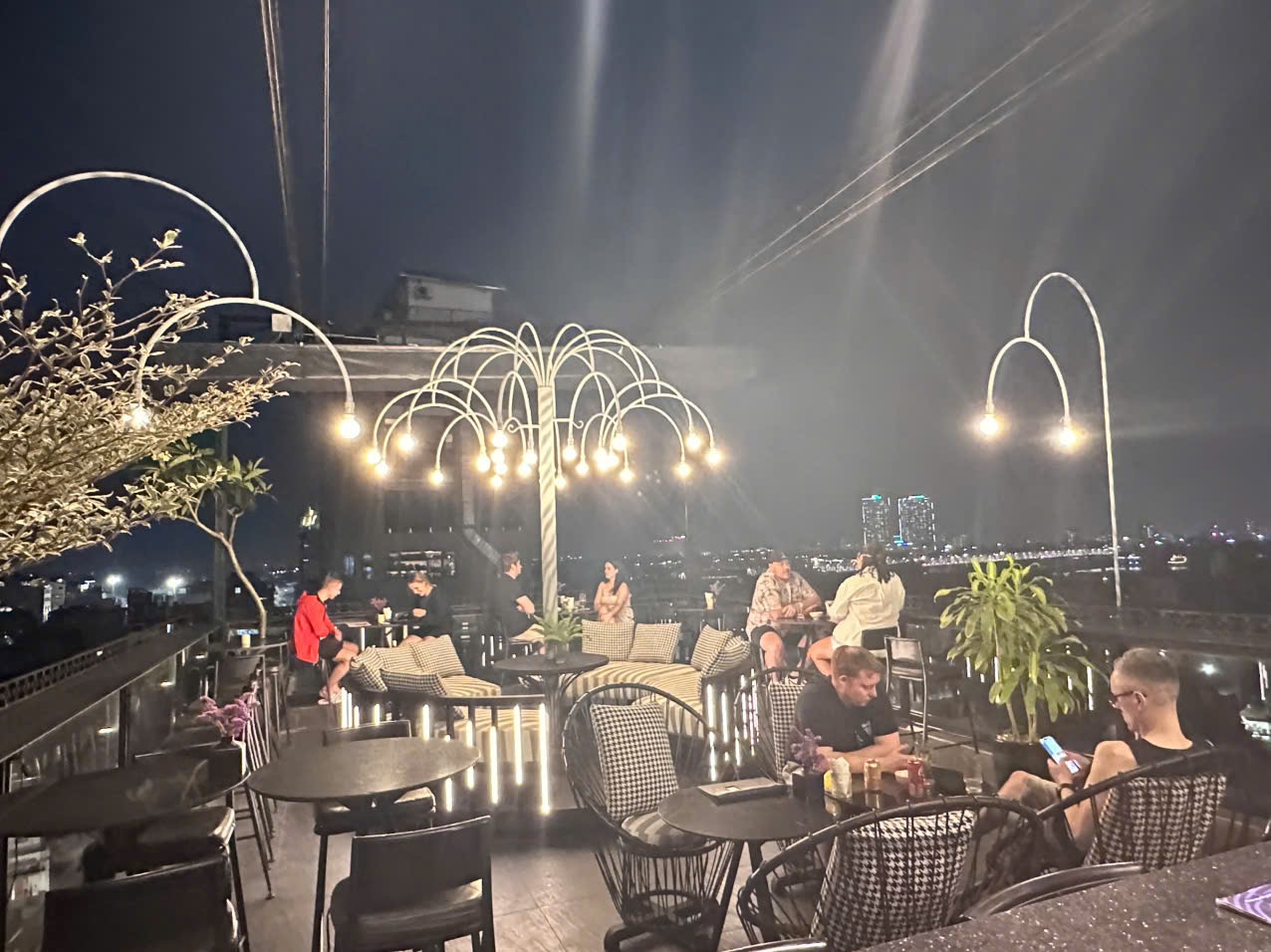 Blue Eyes Sky Bar photo 8 in Ha Noi