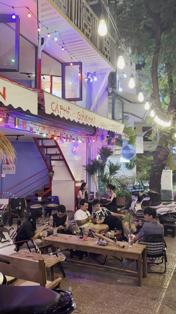 Bông Kia Sên Craft Beer n Cocktails Bar in Saigon