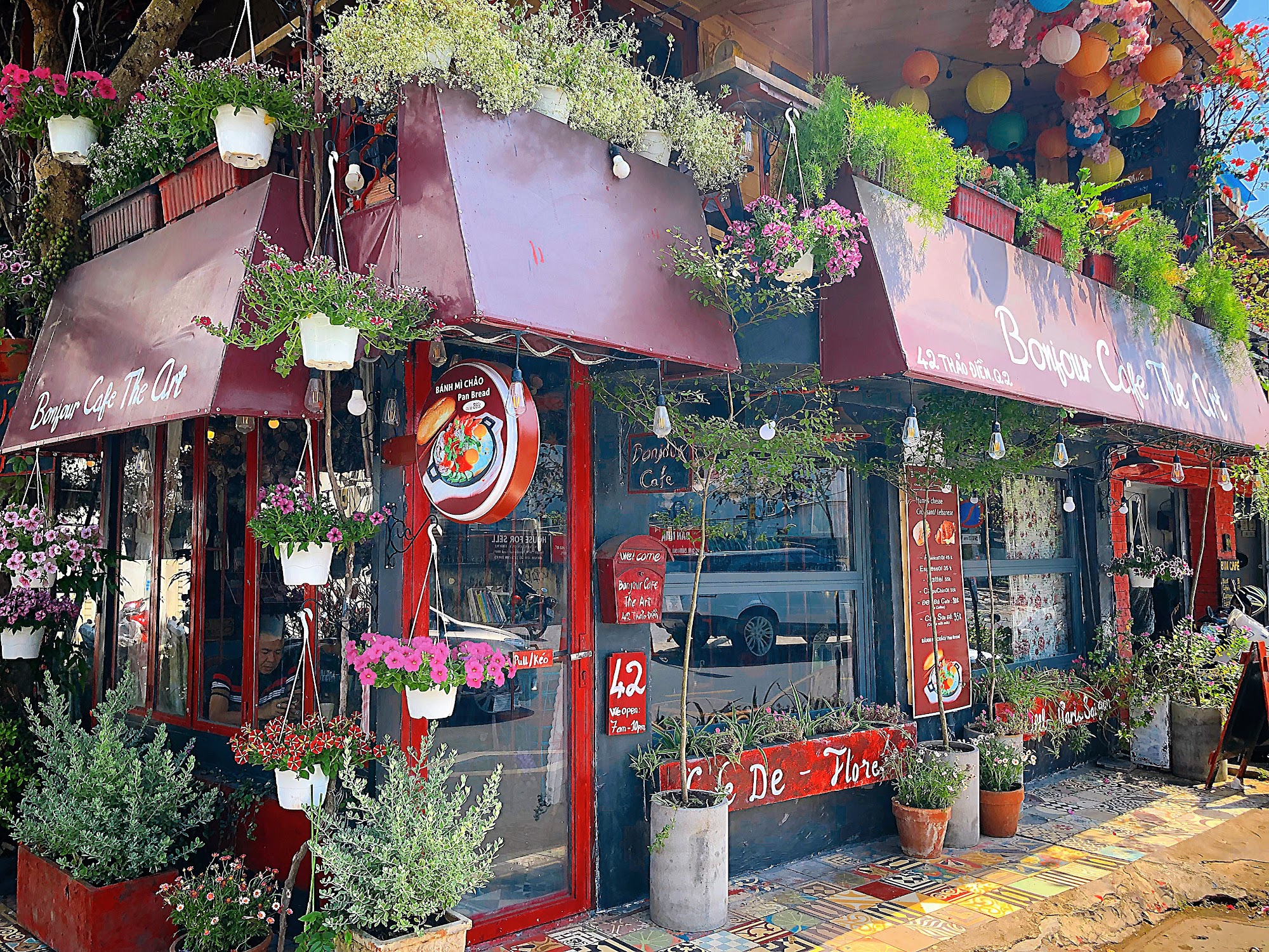 Bonjour Cafe the Art