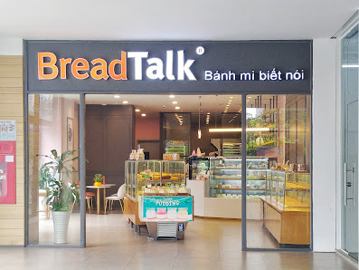 The storefront of a bakery named BreadTalk in Thao Dien, Saigon.