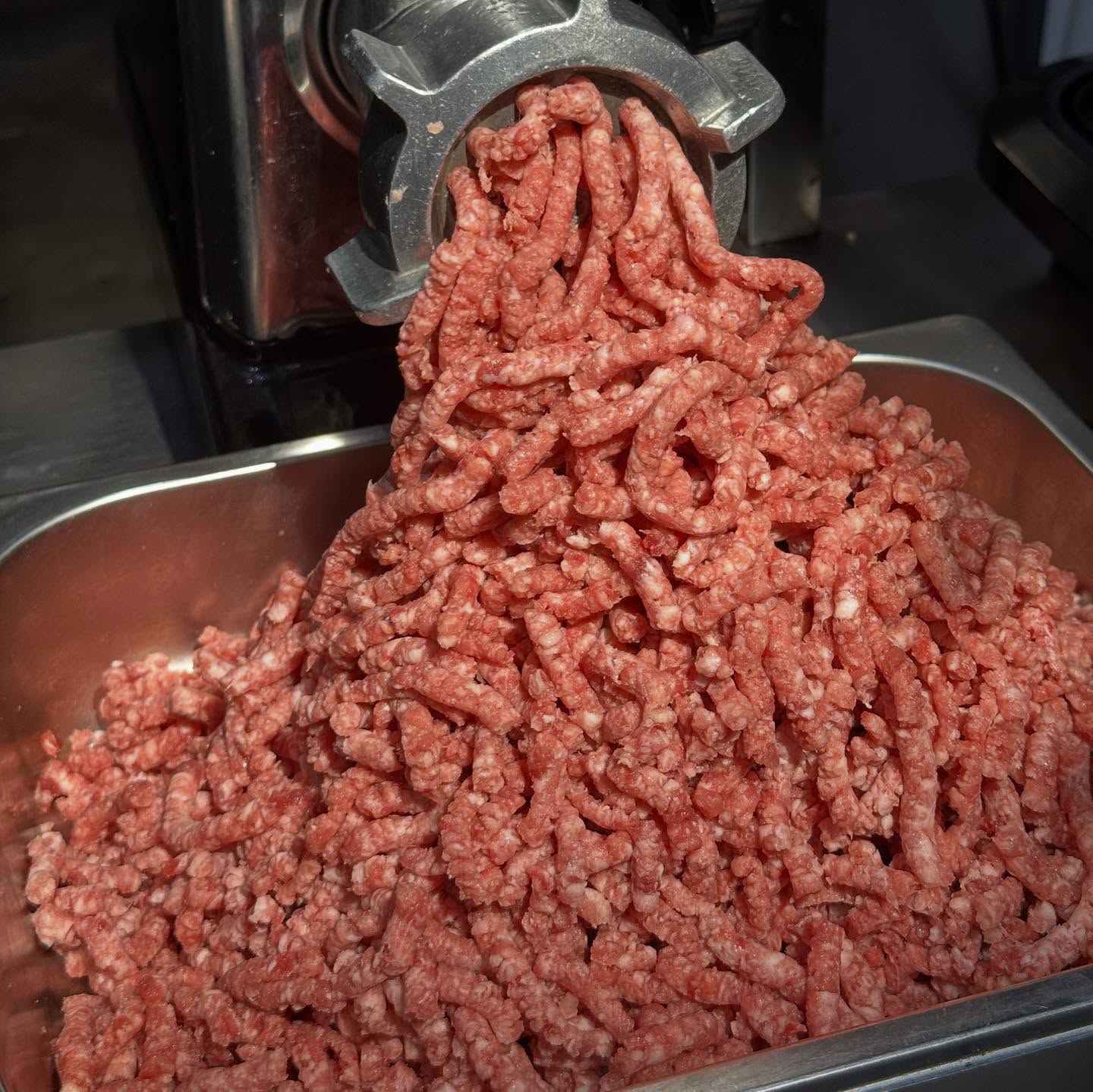 Aussie beef, grind in store daily since 2020

——
ＢＵＲＧＥＲ ＢＯＳＳ
burgers. chips. win