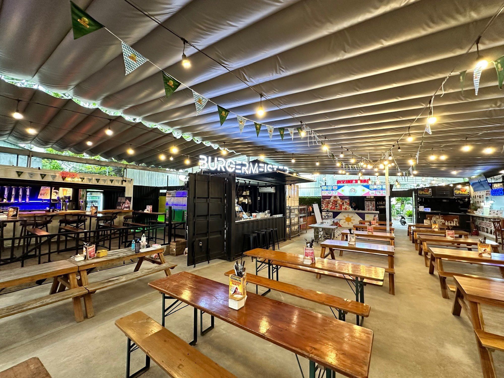 Burger Meister Thảo Điền - American in Thao Dien