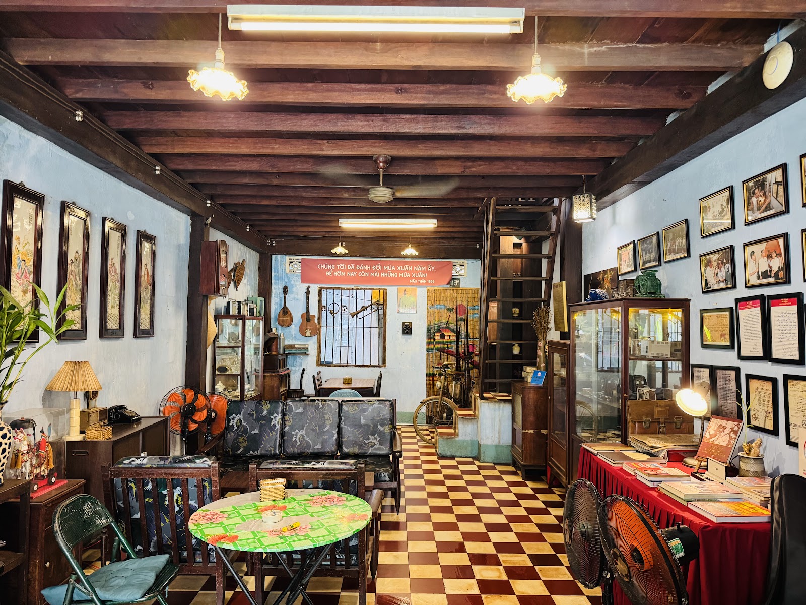Cà Phê Đỗ Phủ - Bảo Tàng Biệt Động Sài Gòn Cafe in Ho Chi Minh City - exterior