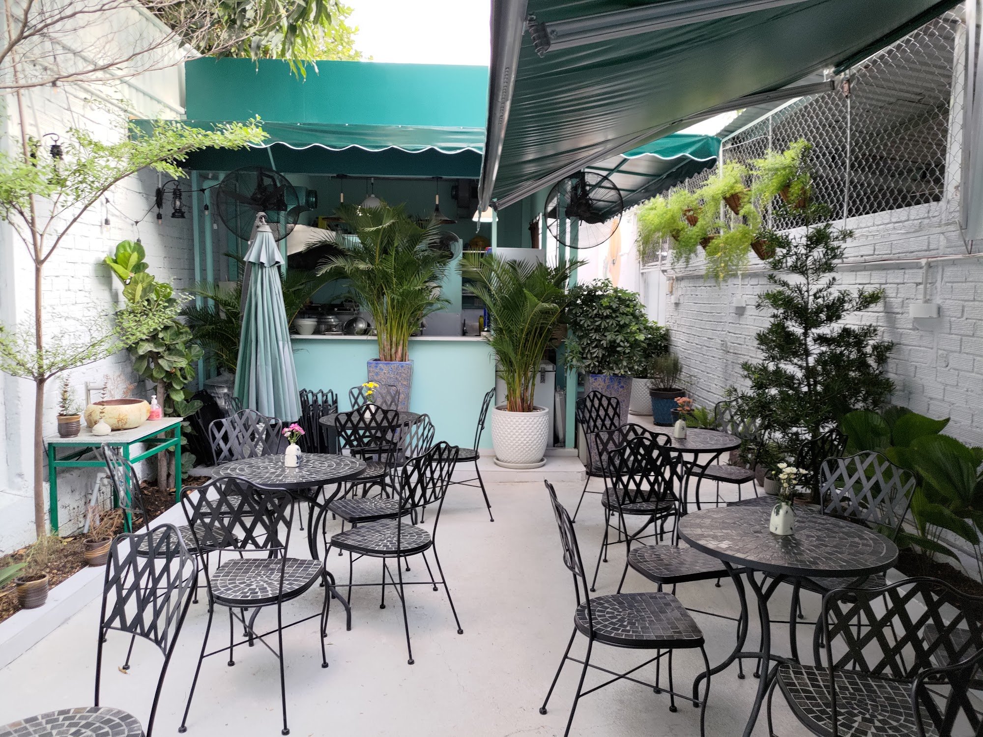 Cafe'talk Coffee shop in Ho Chi Minh City - exterior