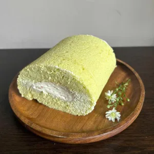 Organic Pandan Leaf Flavored Cream Roll Cake
