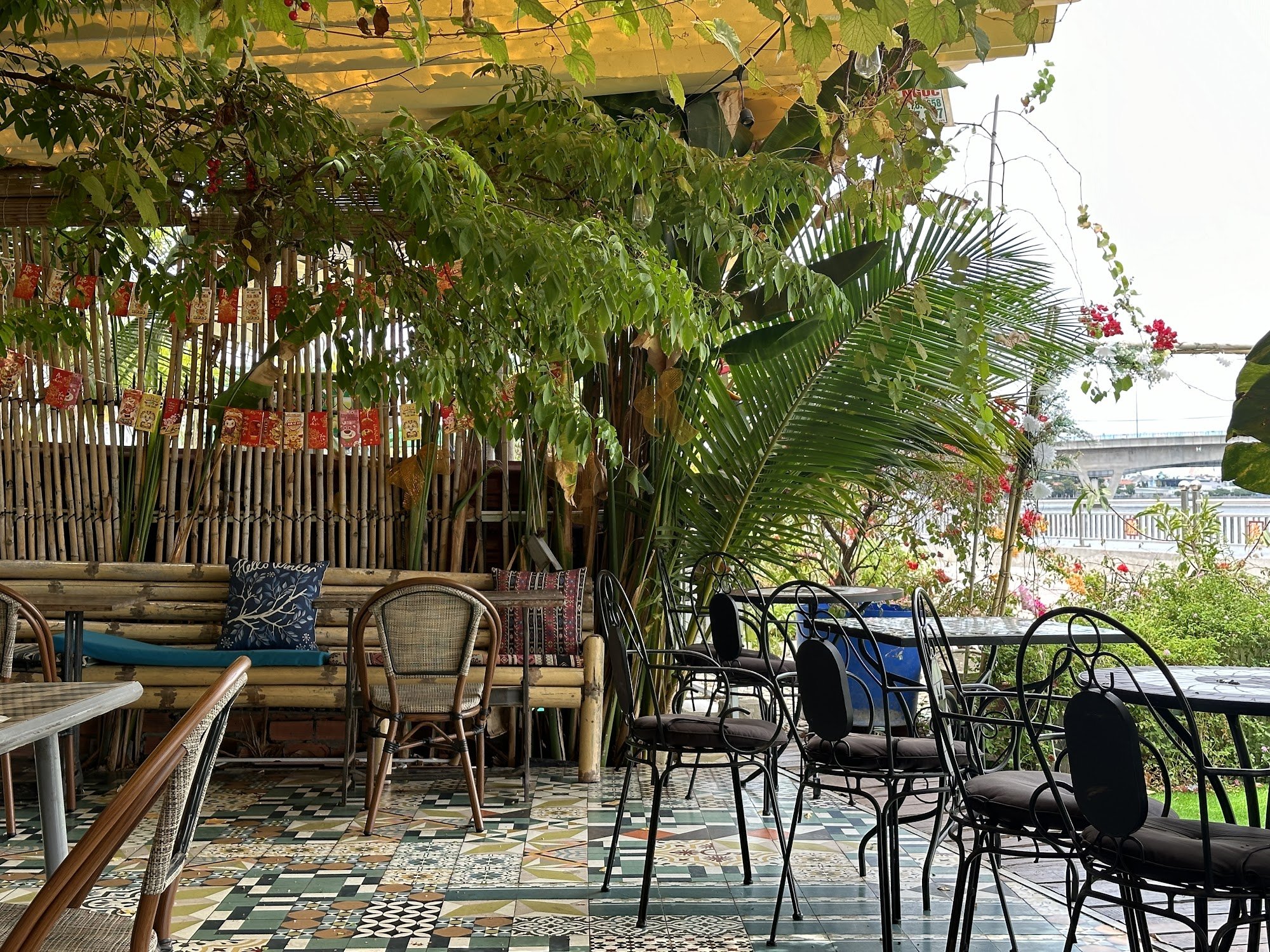 Chang's Bistro & Cakes - French in Thao Dien