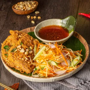 Thai Style Mango Salad with Catfish at Chảo Cá Vincom Thảo Điền, Thao Dien