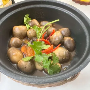 Braised Straw Mushrooms With Pepper at Chay Thiện Tâm in Thao Dien