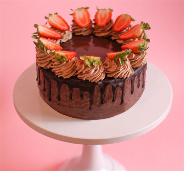Strawberry Chocolate Mousse - Medium - Cheesecake Ngon