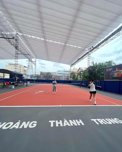 CLB Tennis & Pickleball mái che Hoàng Thành Trung Tennis court in Thao Dien - exterior