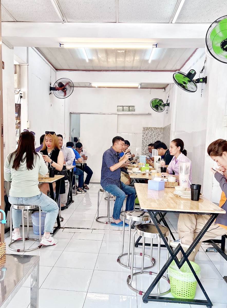 Cơm Tấm 169 - Bistro in Thao Dien