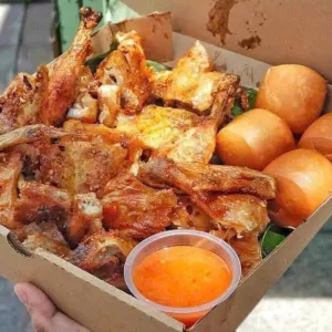 Combo 1 Chicken + 10 Steamed Buns