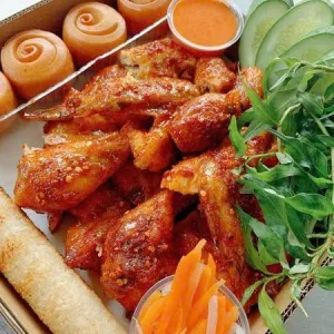 Combo: 1 Chicken + 5 Fried Buns + 1 Bamboo-Tube Rice