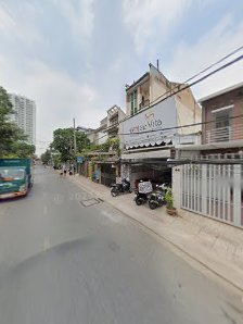 The image shows a street view of an establishment named 'Vivo Vita' which appears to be located in Thao Dien, Saigon.