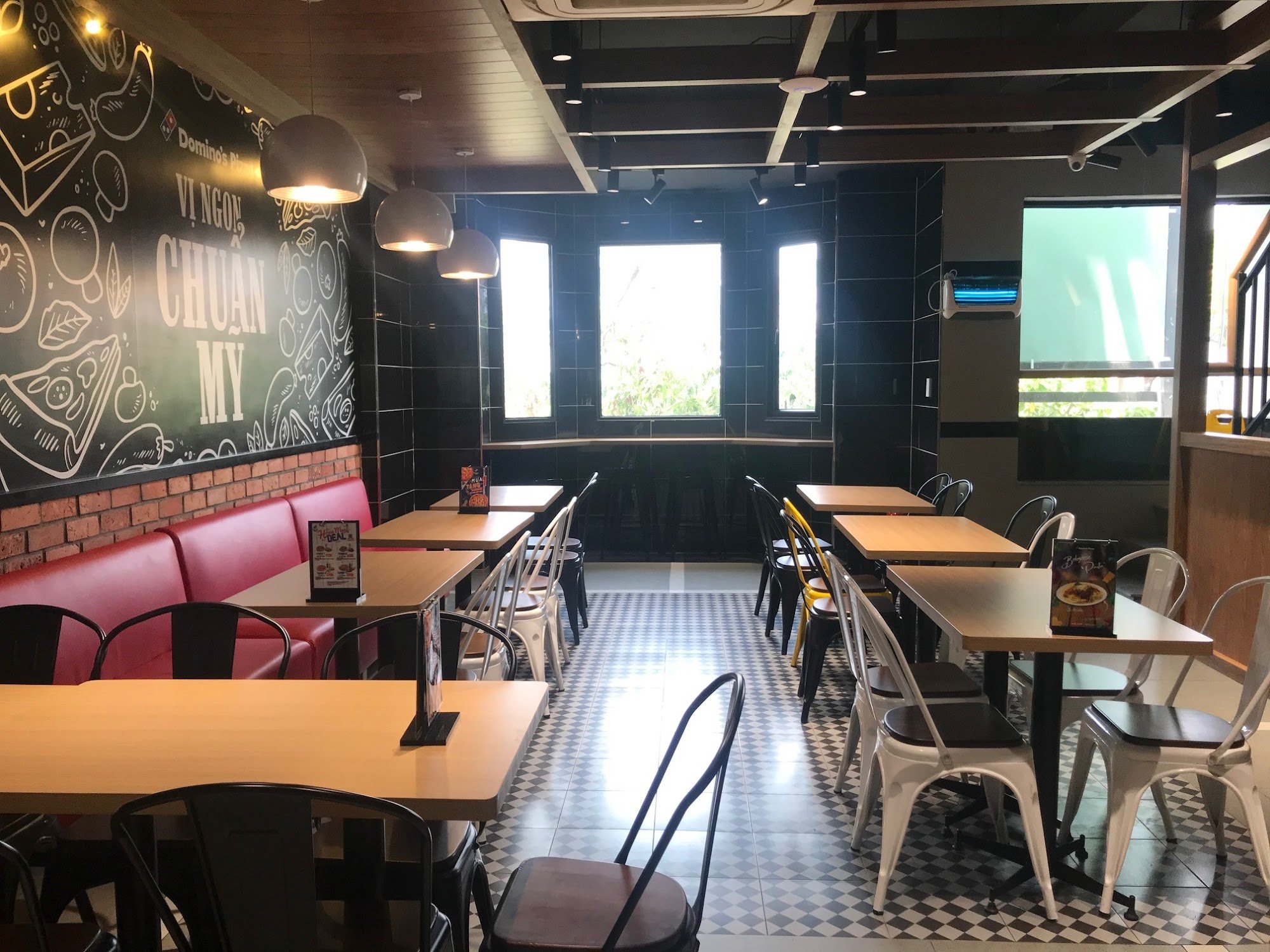 The image shows an interior view of a restaurant named 'VI LONG VI CHUAN MY'. The decor includes black and white checkered flooring, red cushioned boo