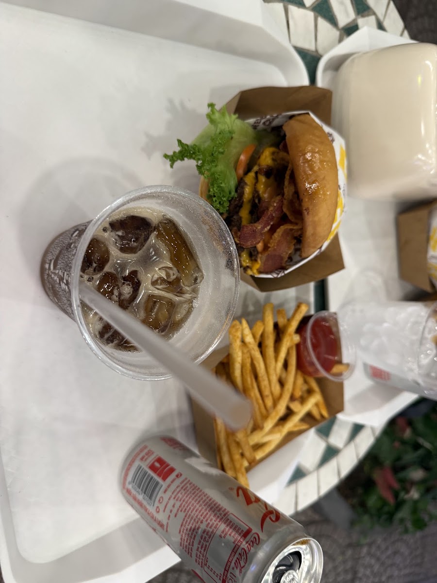 Ducky's Smash Burger photo 5 in Thao Dien