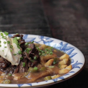 Gravy-covered Fries with Creamy Sauce