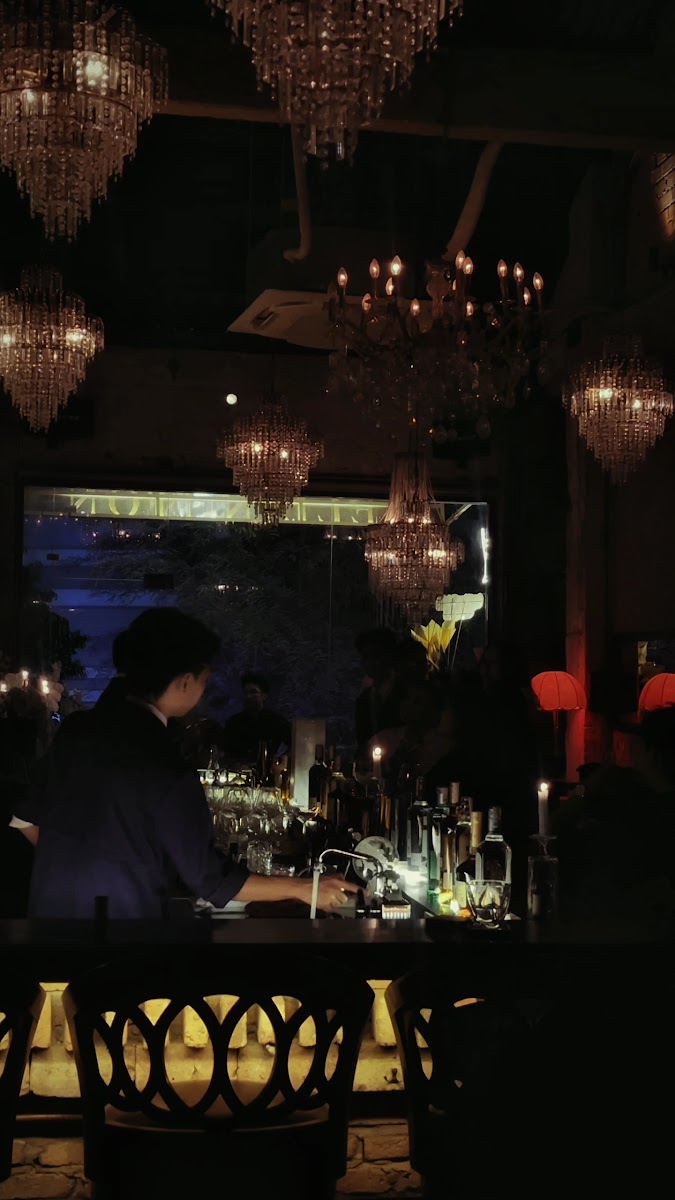 Ellington Cocktail & Whisky Bar - Cocktail Bar in Thao Dien