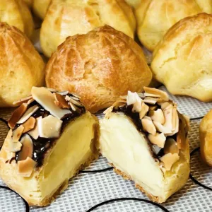 Cream Puffs - Set 5 Pieces at GẤU Bakery