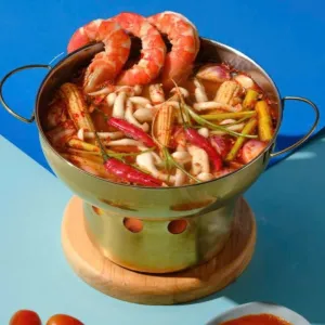 Seafood Tom Yum Soup at Gõ - Thai Noodles
