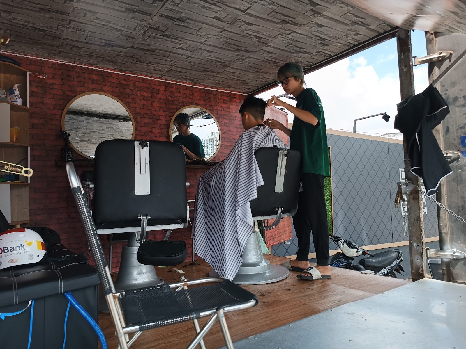 HairXiu Barber Truck 2 photo 3 in Thao Dien