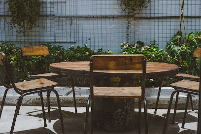 Hidden Alley Coffee shop in Ha Noi - exterior