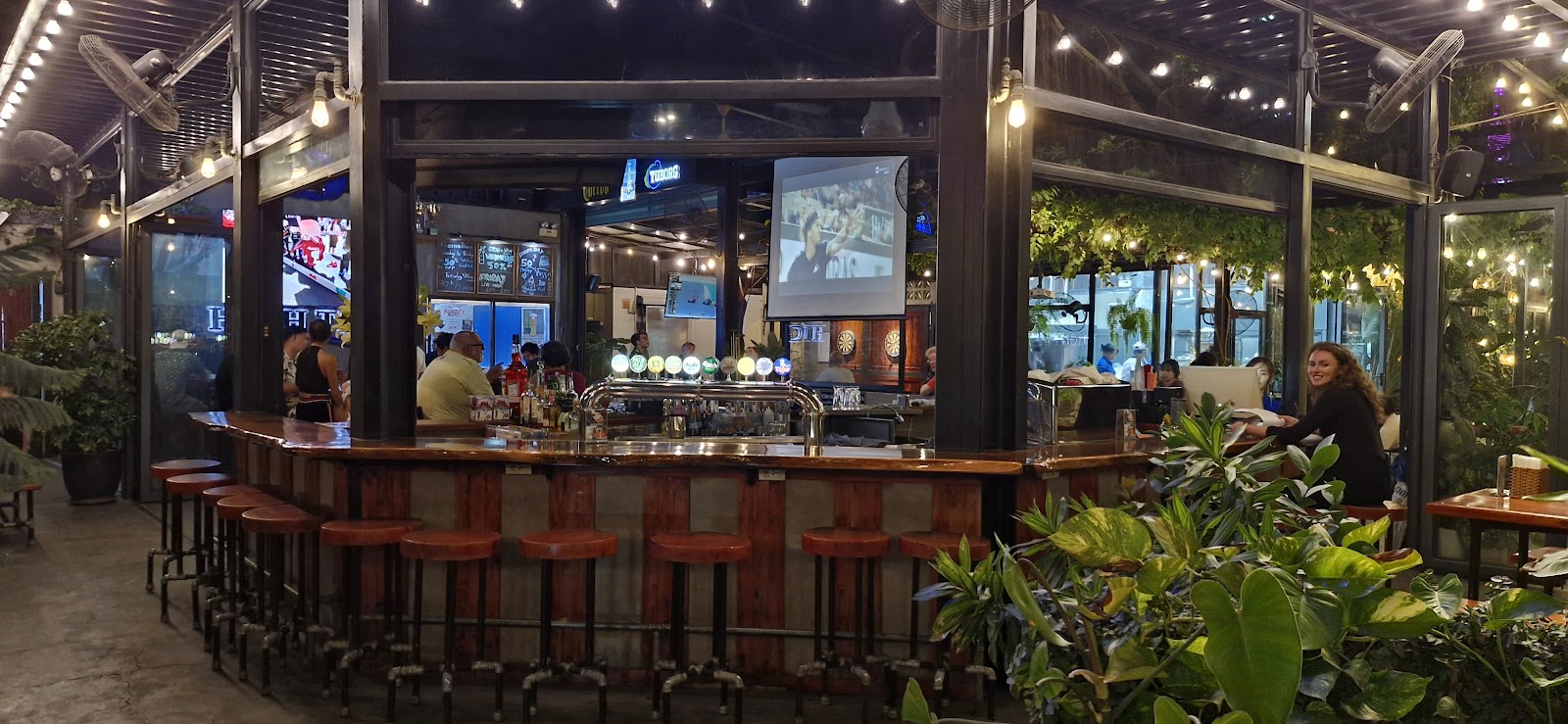 High Tide Restaurant & Bar photo 9 in Thao Dien