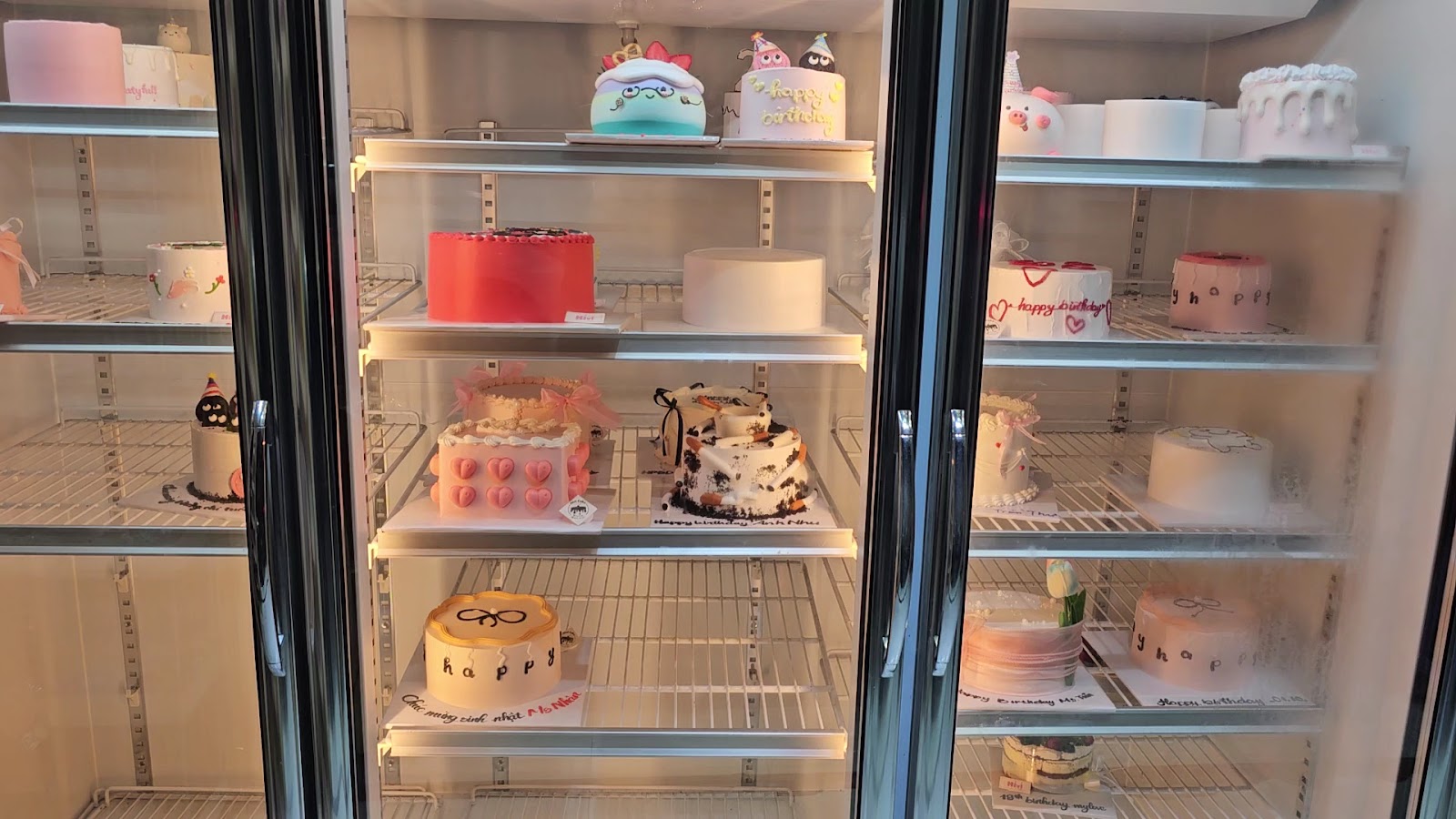 Hivi Cake Bakery in Ho Chi Minh City - exterior