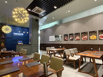 The image shows an interior view of a modern restaurant named 'HURDRAI' with contemporary decor and lighting fixtures.