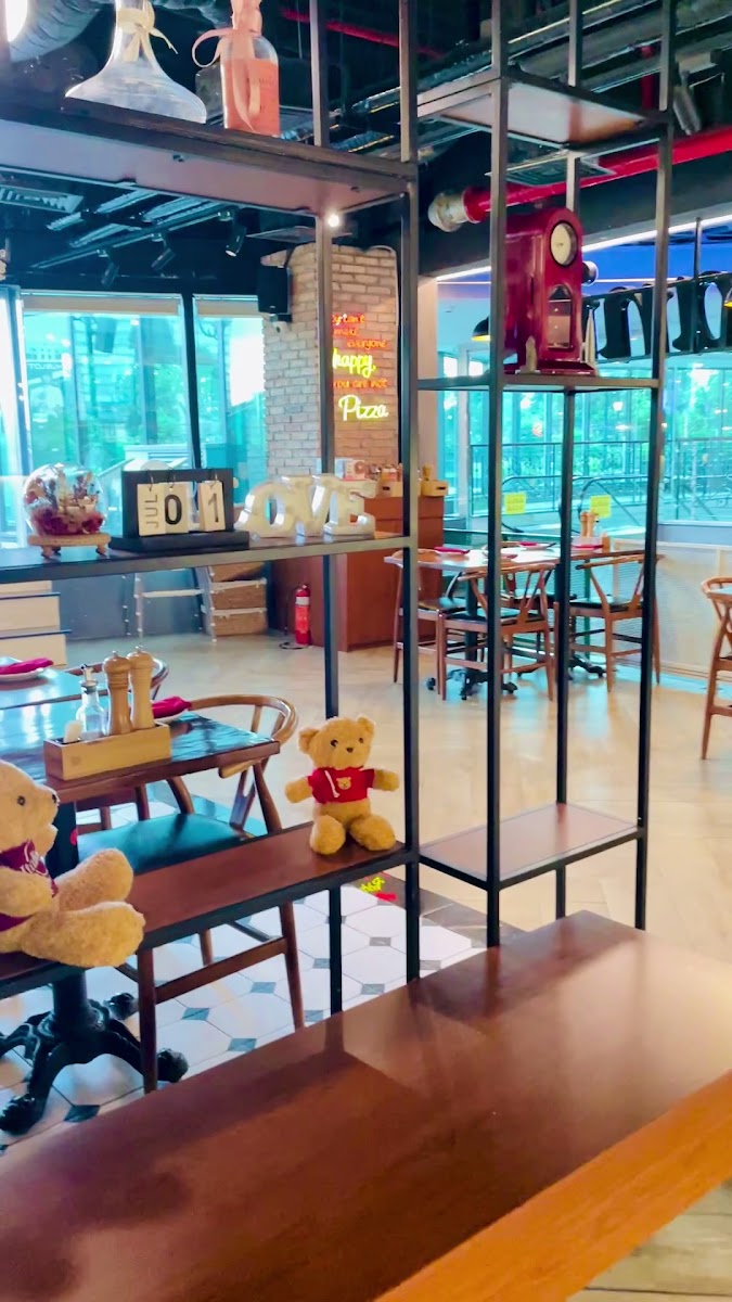 Italiani's Pizza F5 Diamond Plaza photo 8 in Thao Dien