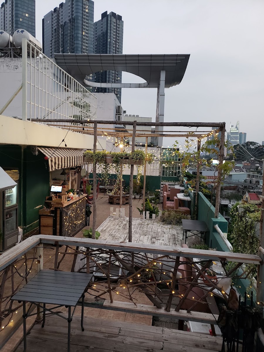 Jolly Jumper - Quán bia lỗi thời photo 6 in Thao Dien