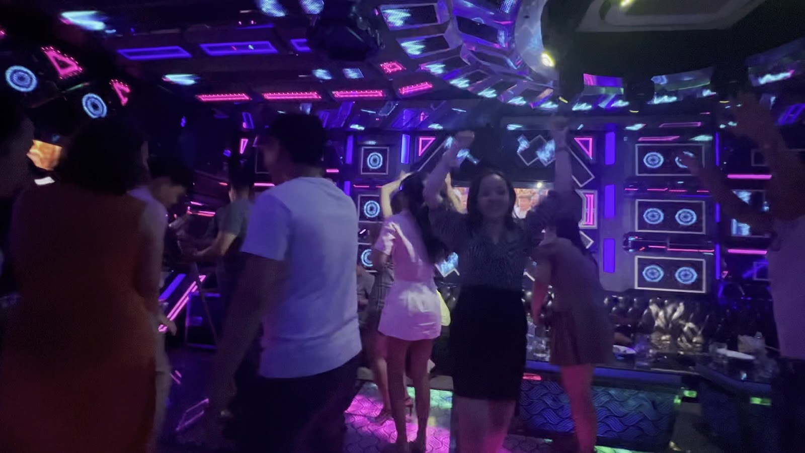 KARAOKE HOÀNG ĐẾ CAESARS photo 2 in Thao Dien