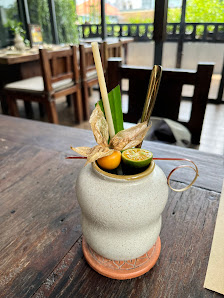 Garnished Ceramic Teapot Drink