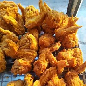 Chicken wings with fries at Khoai, Thao Dien
