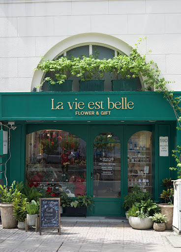La Vie Est Belle - Flower & Gift - Florist in Thao Dien