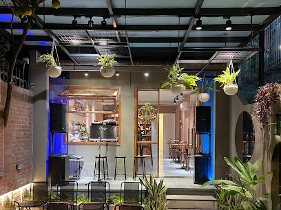 Lacaf Coffee shop in Ha Noi - exterior
