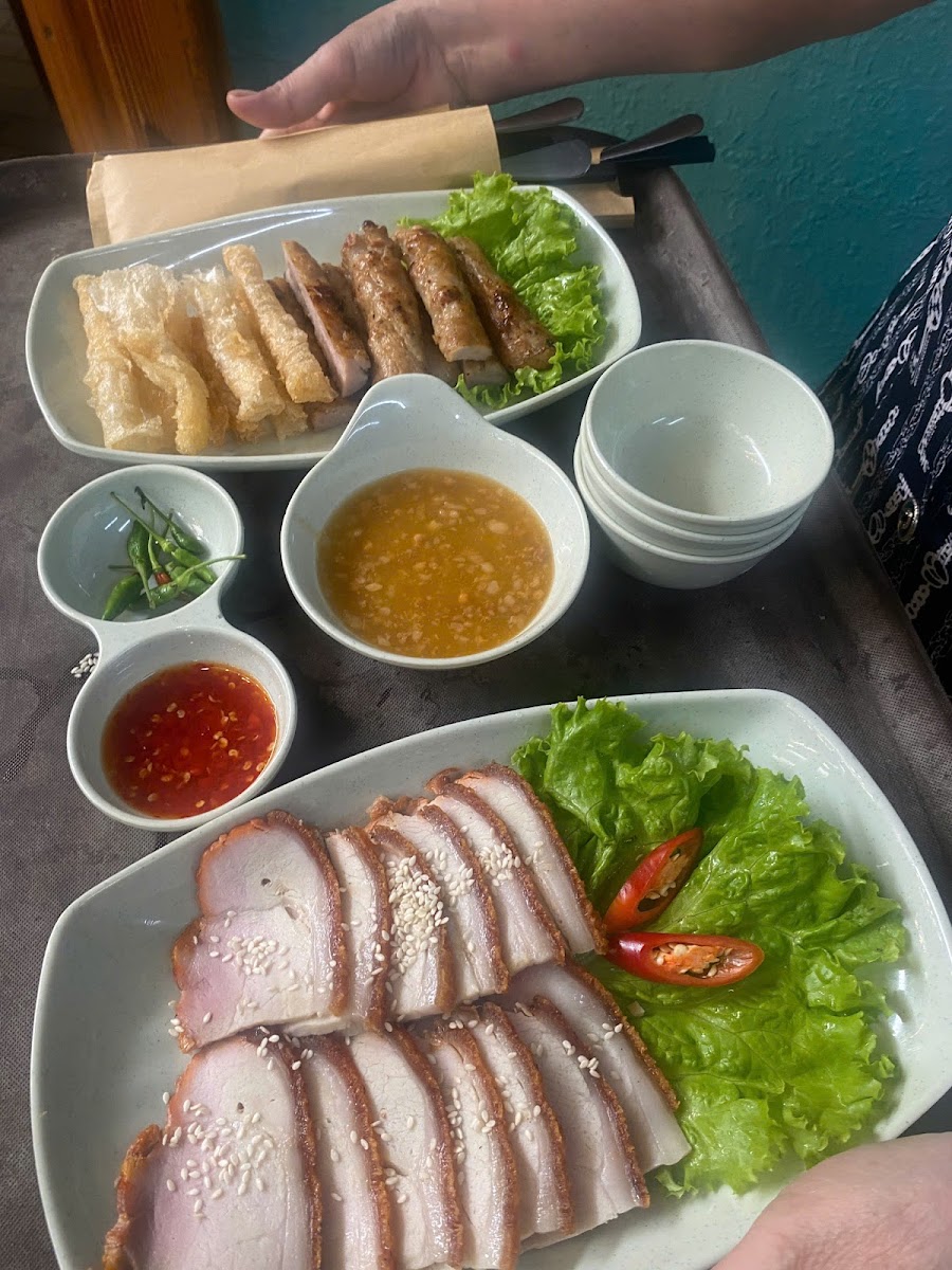 Làng Cuốn - Nem nướng & đặc sản cuốn miền Trung photo 4 in Thao Dien