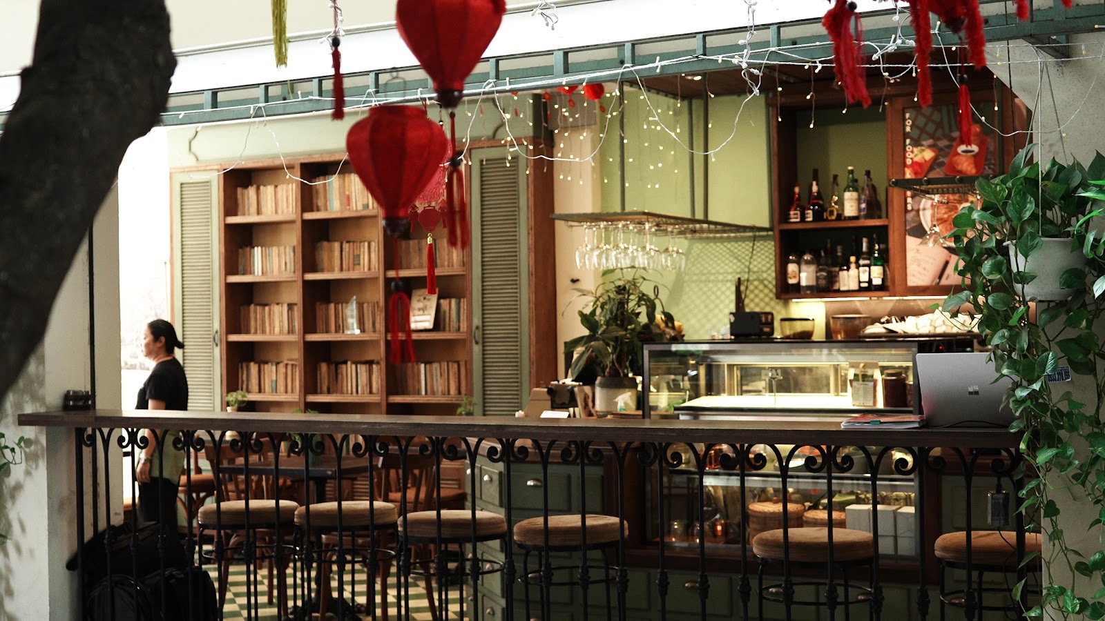 Le Comptoir Bistro & Books - Bistro in Thao Dien